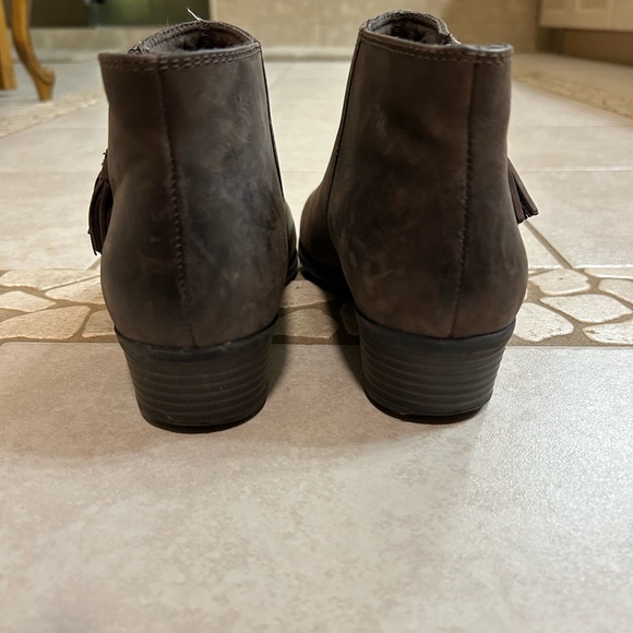 Clarks Collection cushioned leather ankle boot Women’s 8 - Picture 5 of 6